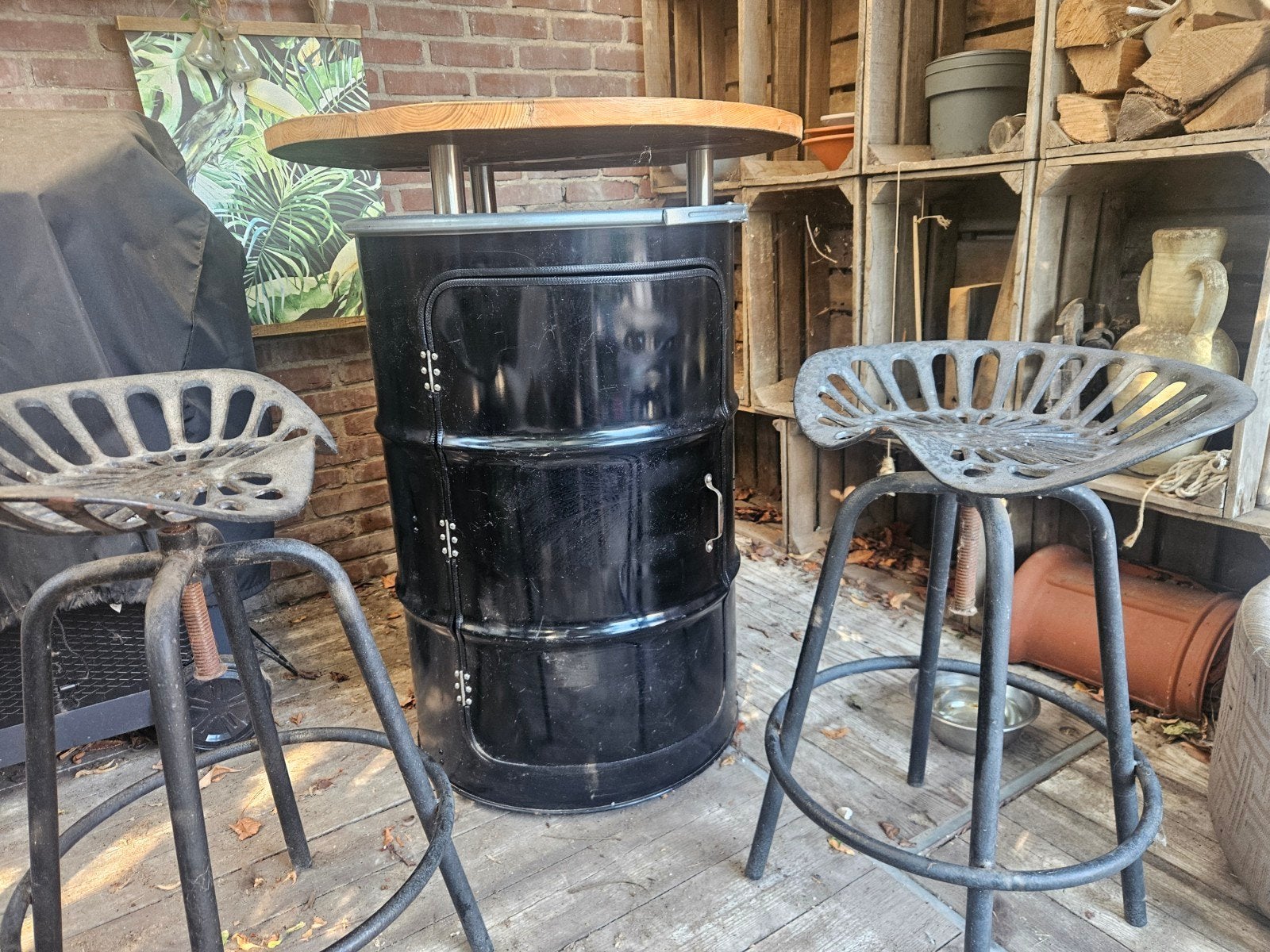 Unieke bartafel van olievat met 2 barstoelen, Ophalen, Gebruikt, Inclusief barstoelen