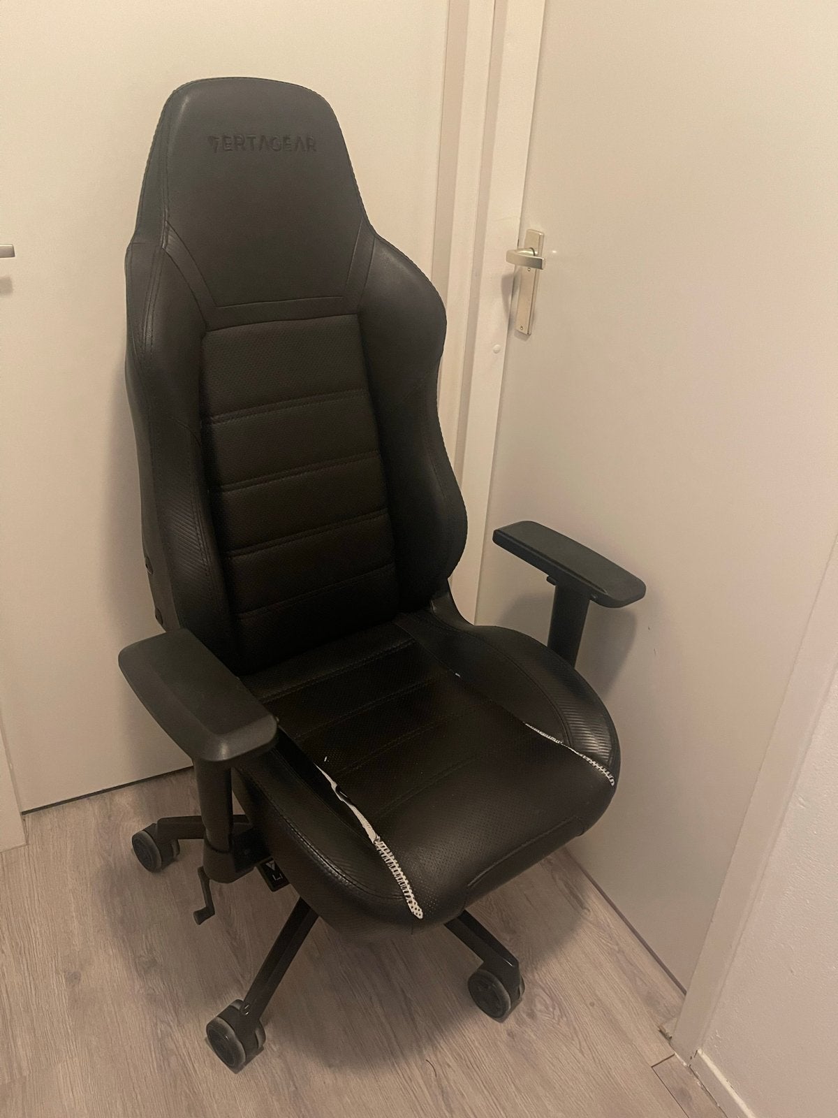 Vertagear game dtoel, Ophalen, Gebruikt, Zwart, Gaming bureaustoel