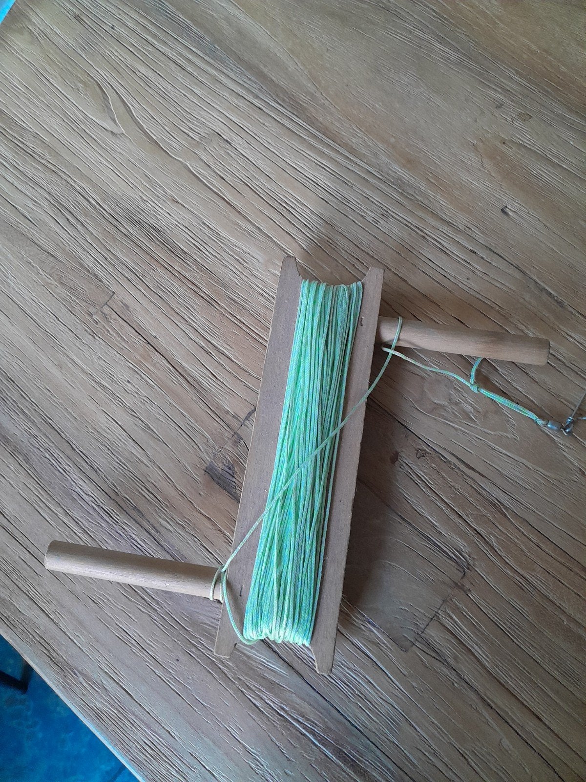 Vlieger, houten haspel met touw, Sport en Fitness, Vliegeren, Ophalen of Verzenden