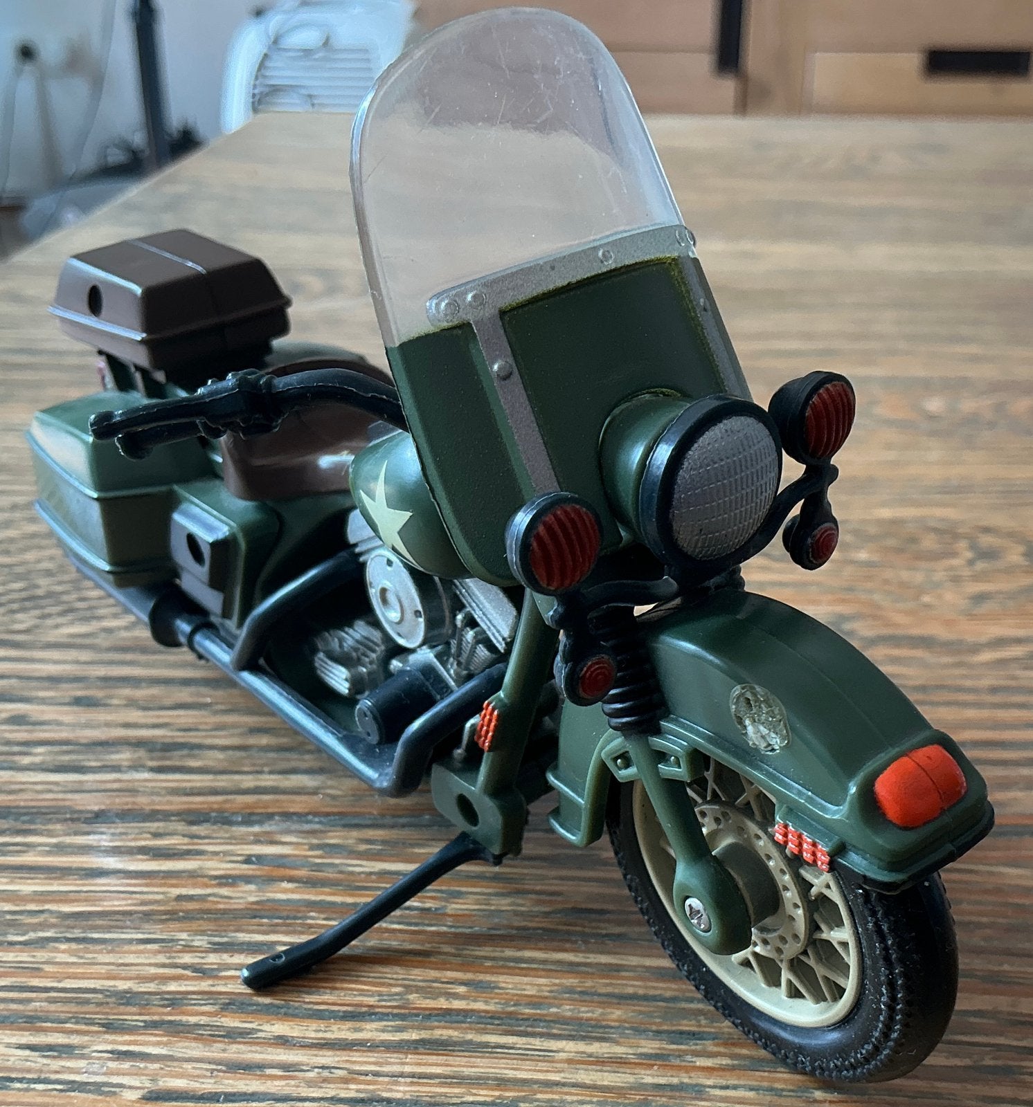 Oude Leger Groene motor 16.5cm + zijstandaard slechts 2 Euro, Ophalen, Zo goed als nieuw