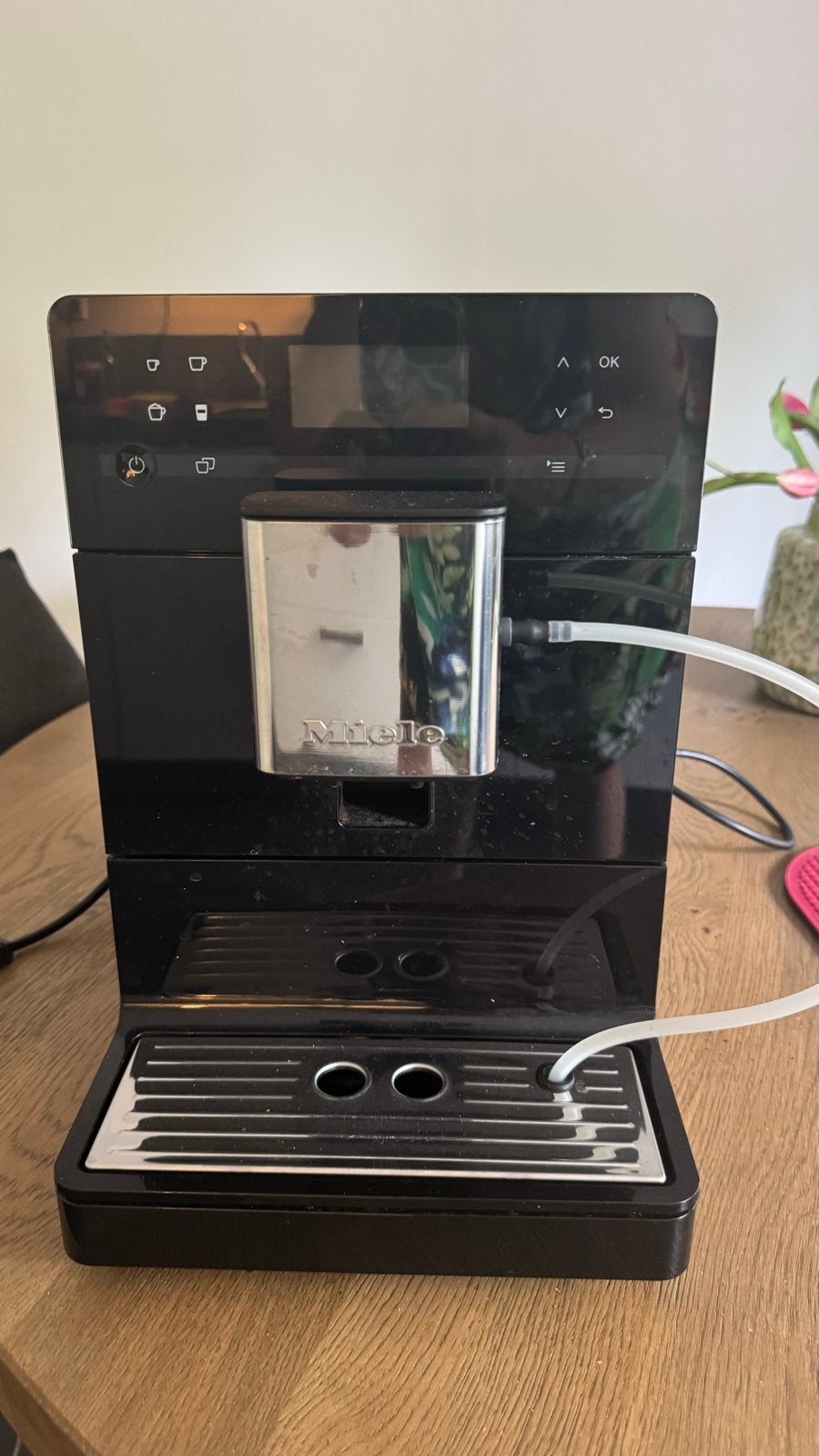 Vrijstaande Miele  Koffiemachine CM5310, Witgoed en Apparatuur, Ophalen, Afneembaar waterreservoir, Gebruikt, 10 kopjes of meer
