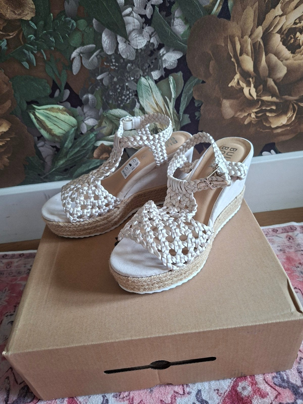 Bullboxer sandalen in offwhite sleehak gehaakt 40 nieuw, Ophalen of Verzenden, Nieuw, Wit, Sandalen of Muiltjes