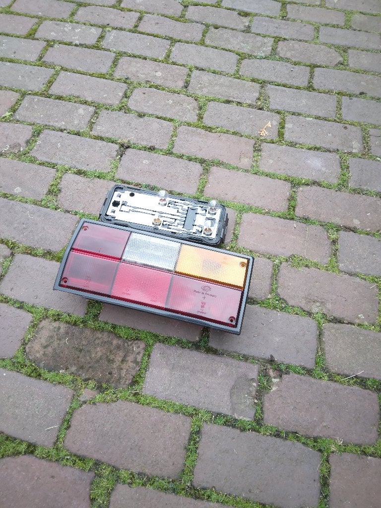 VW T3 Hella Achterlicht met lampendrager, Rechterkant, Ophalen of Verzenden, Volkswagen