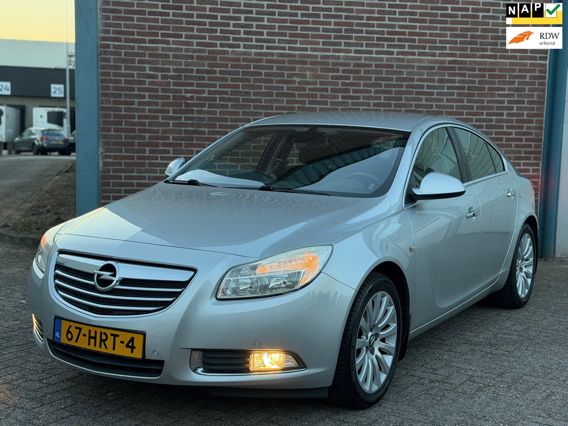 Opel Insignia 1.8 Cosmo | Nap | Clima | Netjes, Euro 5, Gebruikt, 4 cilinders, Parkeersensor