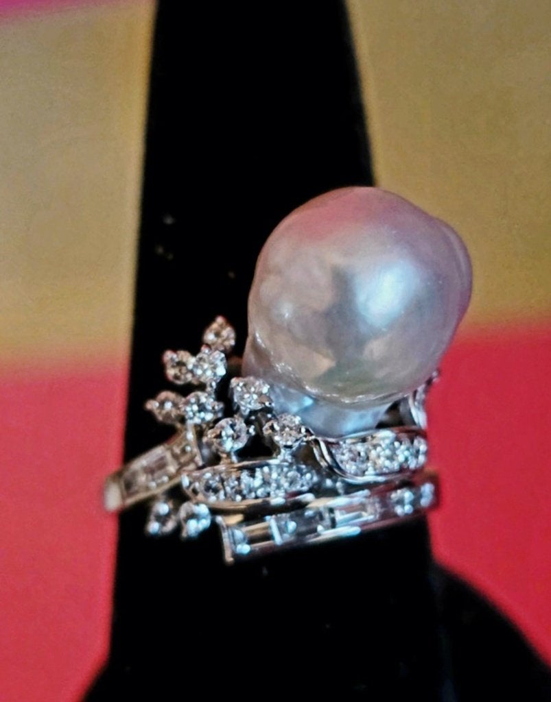 Exclusieve ring met Barok Zuidzee parels en diamanten, Ophalen of Verzenden, Zo goed als nieuw, 17 tot 18, Met edelsteen