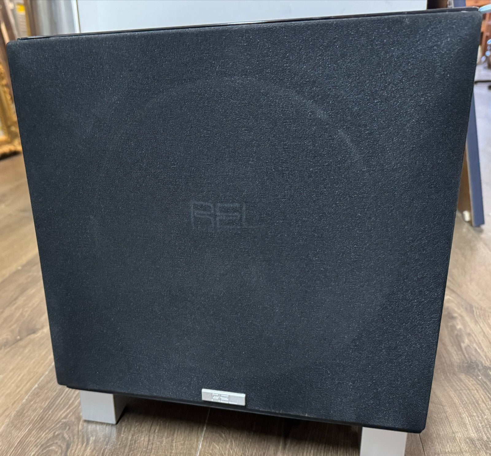 REL Acoustics Serie T9 Subwoofer - Zwart, Subwoofer, Zo goed als nieuw, Geschikt voor surround/home cinema, Ophalen