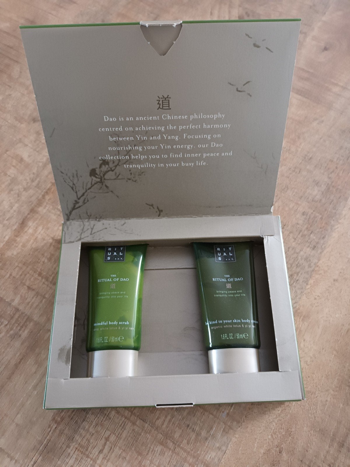 The Ritual of Dao /Scrub en bodycream 50 ml.
Nieuw

Onder, Ophalen of Verzenden, Nieuw, Bad & Douche