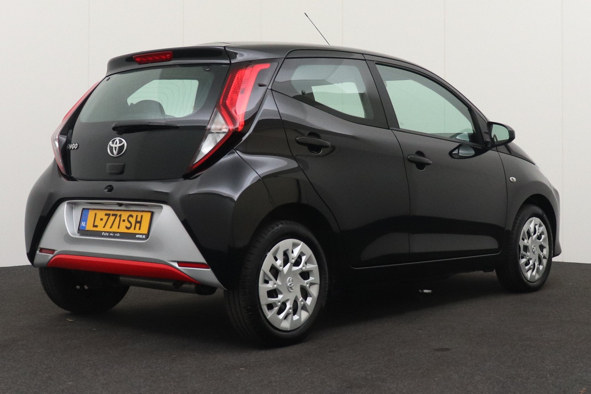 Toyota Aygo 1.0 VVT-i x-play Carplay Camera LED (bj 2021), Voorwielaandrijving, Stof, Gebruikt, Start-stop-systeem