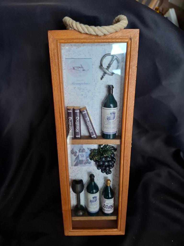 Wijnfles Kistje met Kijkkast diorama Wijn-thema, Gebruikt, Ophalen of Verzenden, Minder dan 5 flessen, Minder dan 50 cm
