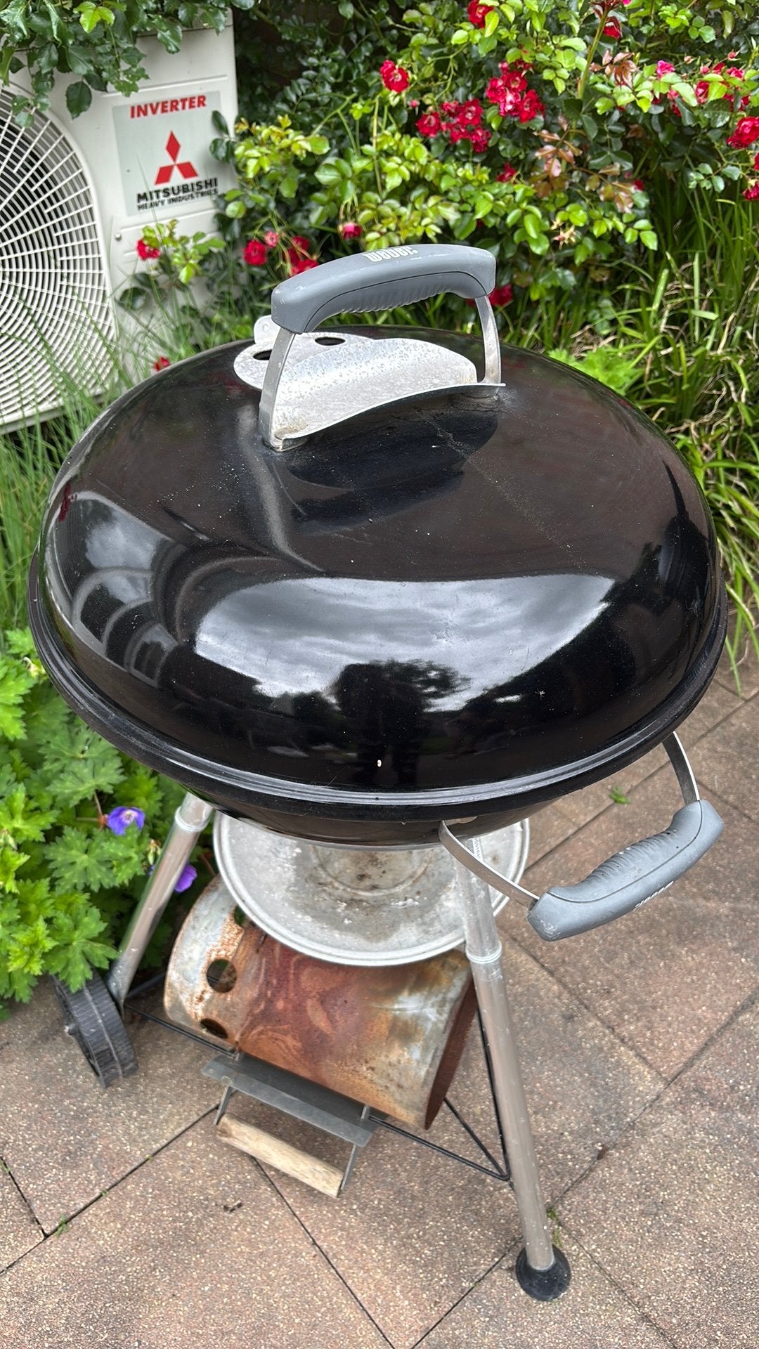 Weber barbecue, Tuin en Terras, Houtskoolbarbecues, Ophalen, Zo goed als nieuw, Met accessoires