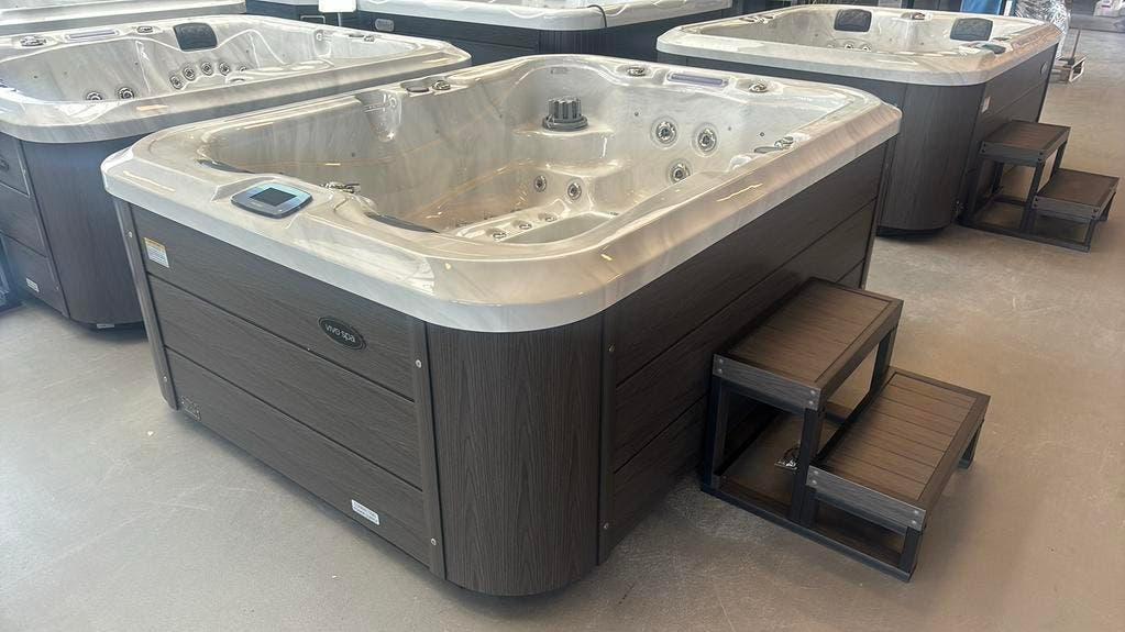 Vivo Spa 506-N 216 x165 x 82 cm kleine jacuzzi 3 personen, Ophalen, Nieuw, Inbouw, Trap