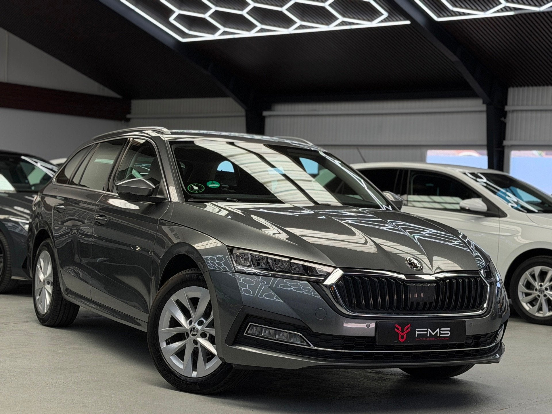 Skoda Octavia Combi 1.5 e-TSI CarPlay Camera, Auto's, Stof, Zwart, 4 cilinders, Bedrijf