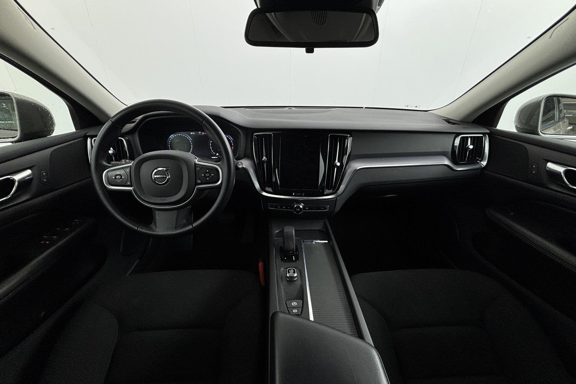 Volvo V60 2.0 B3 Momentum Advantage Scandinavisch design met, Auto's, Volvo, Stof, Euro 6, 4 cilinders, 1969 cc