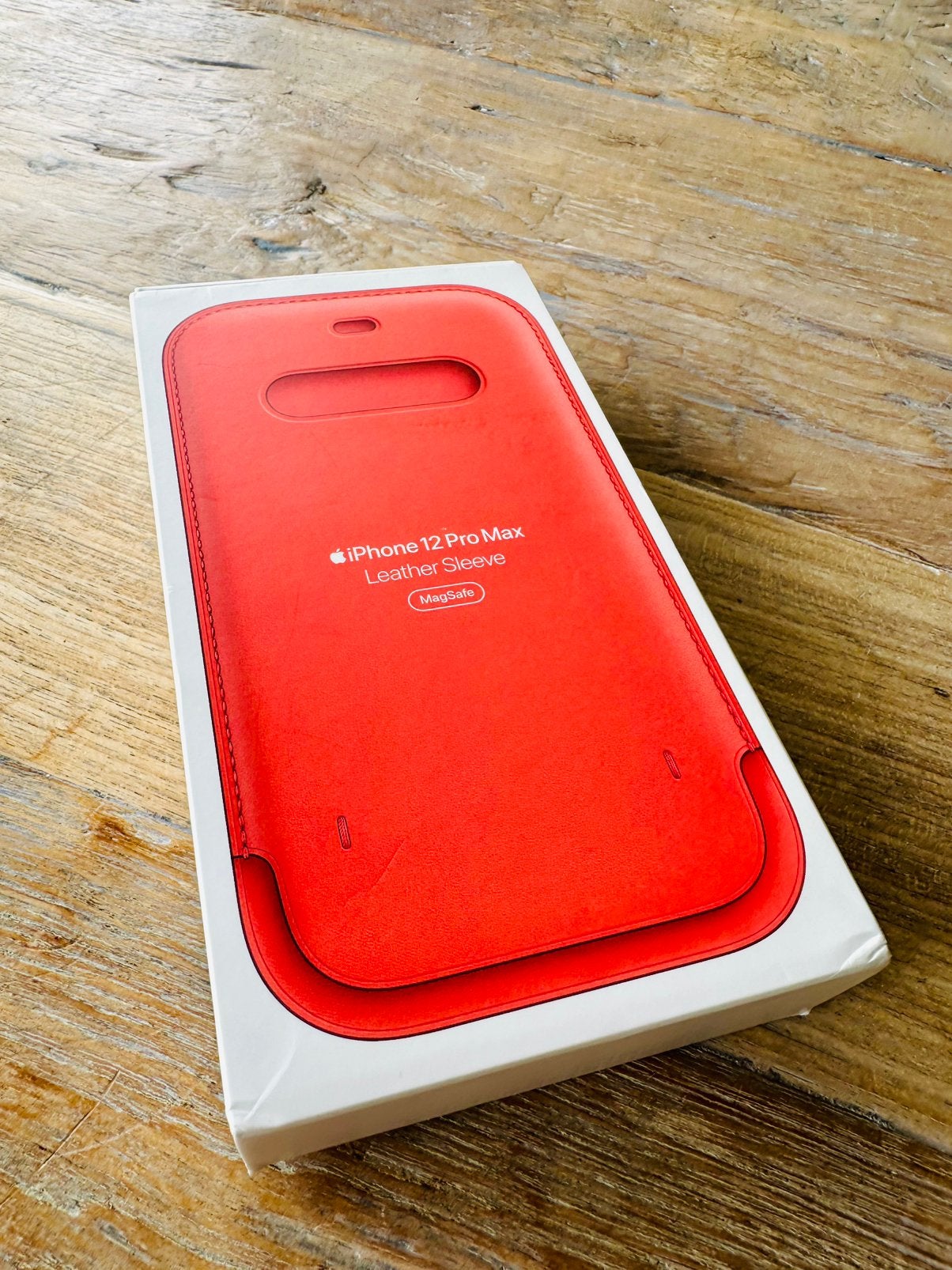 iPhone 12 Pro Max - Apple Leather Sleeve smartphone - roze, Nieuw, Hoesje of Tasje, Ophalen of Verzenden, IPhone 12 Pro Max