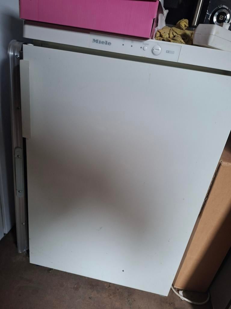 Gratis : defecte Miele vriezer, Ophalen, 10 kg of meer, Overige typen, Niet werkend