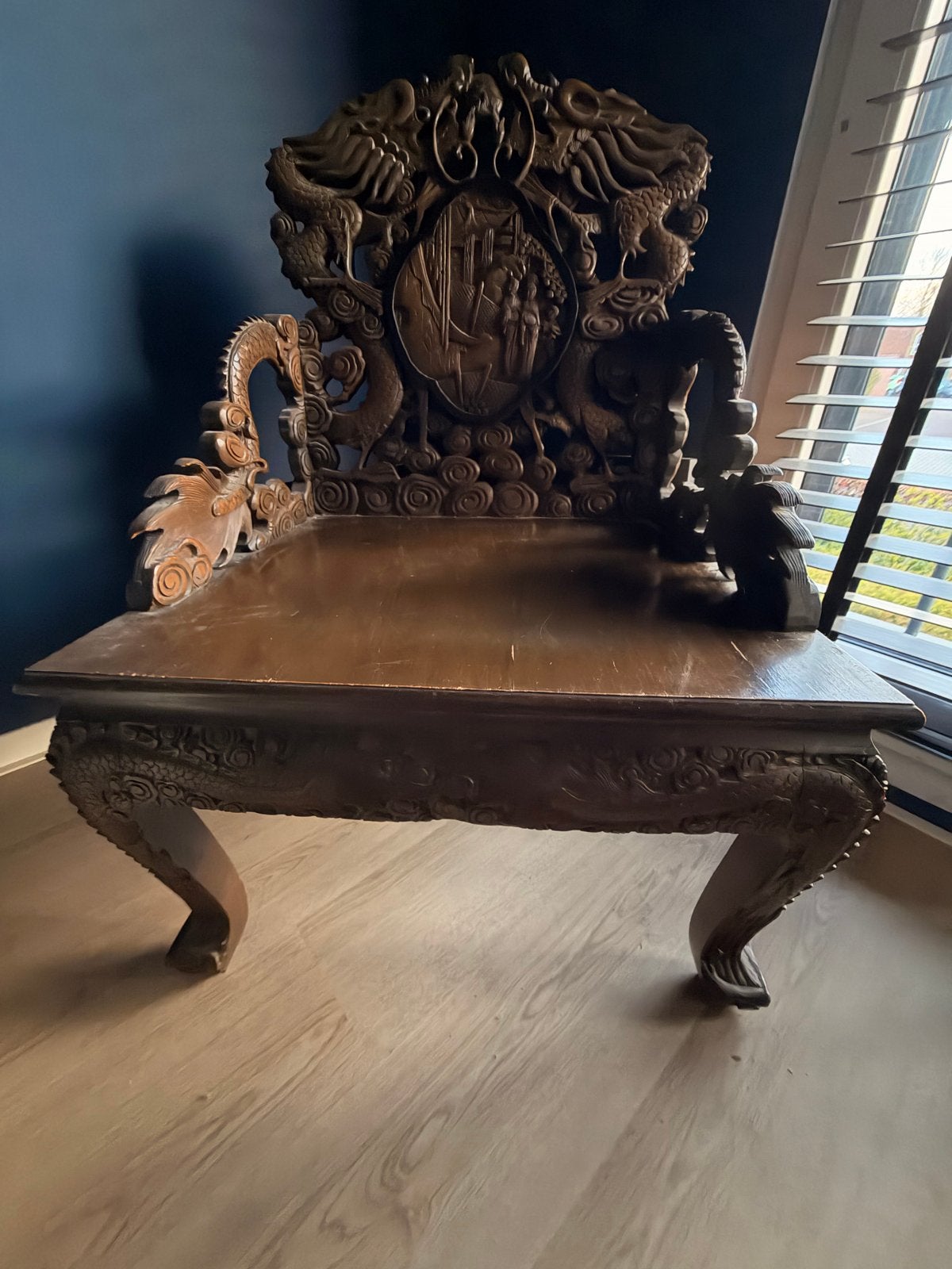 Antieke Chinese houten stoel met draken en houtsnijwerk, Ophalen