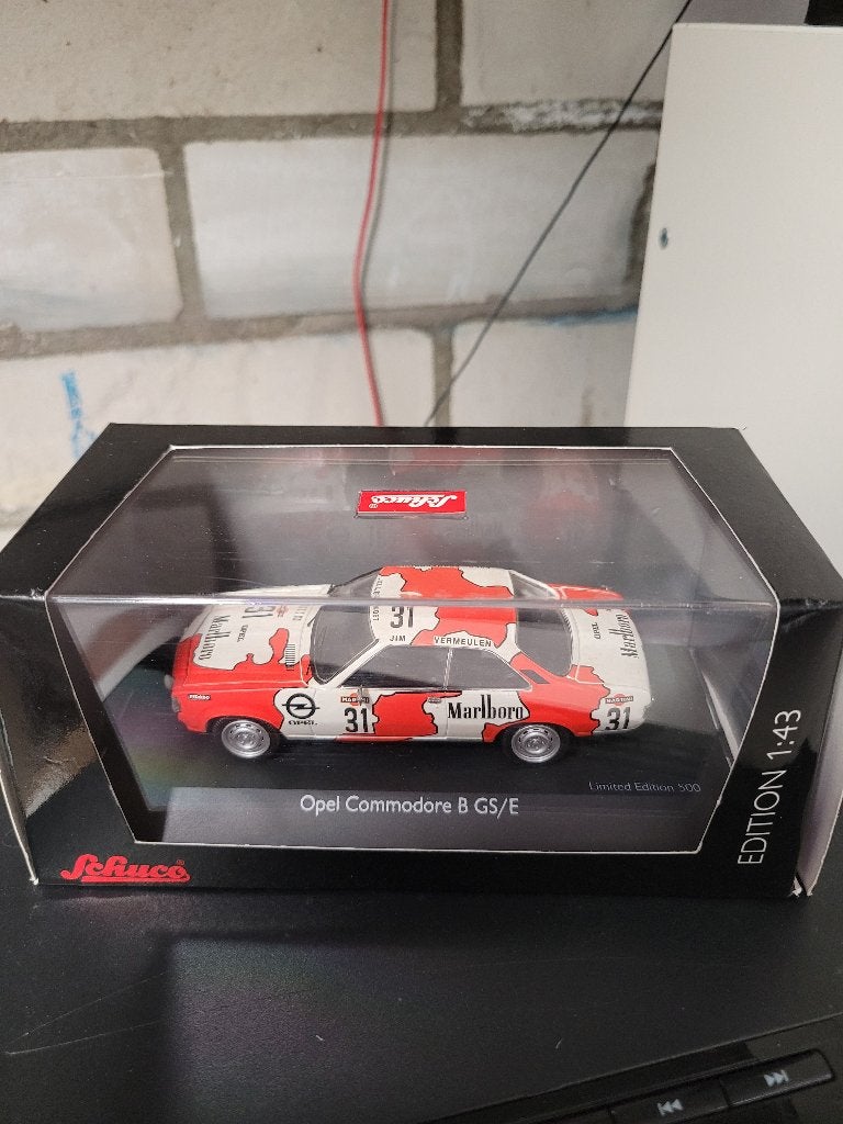 opel commodore B GS/E marlboro 1:43 schuco, Ophalen of Verzenden, Zo goed als nieuw, Auto, Schuco