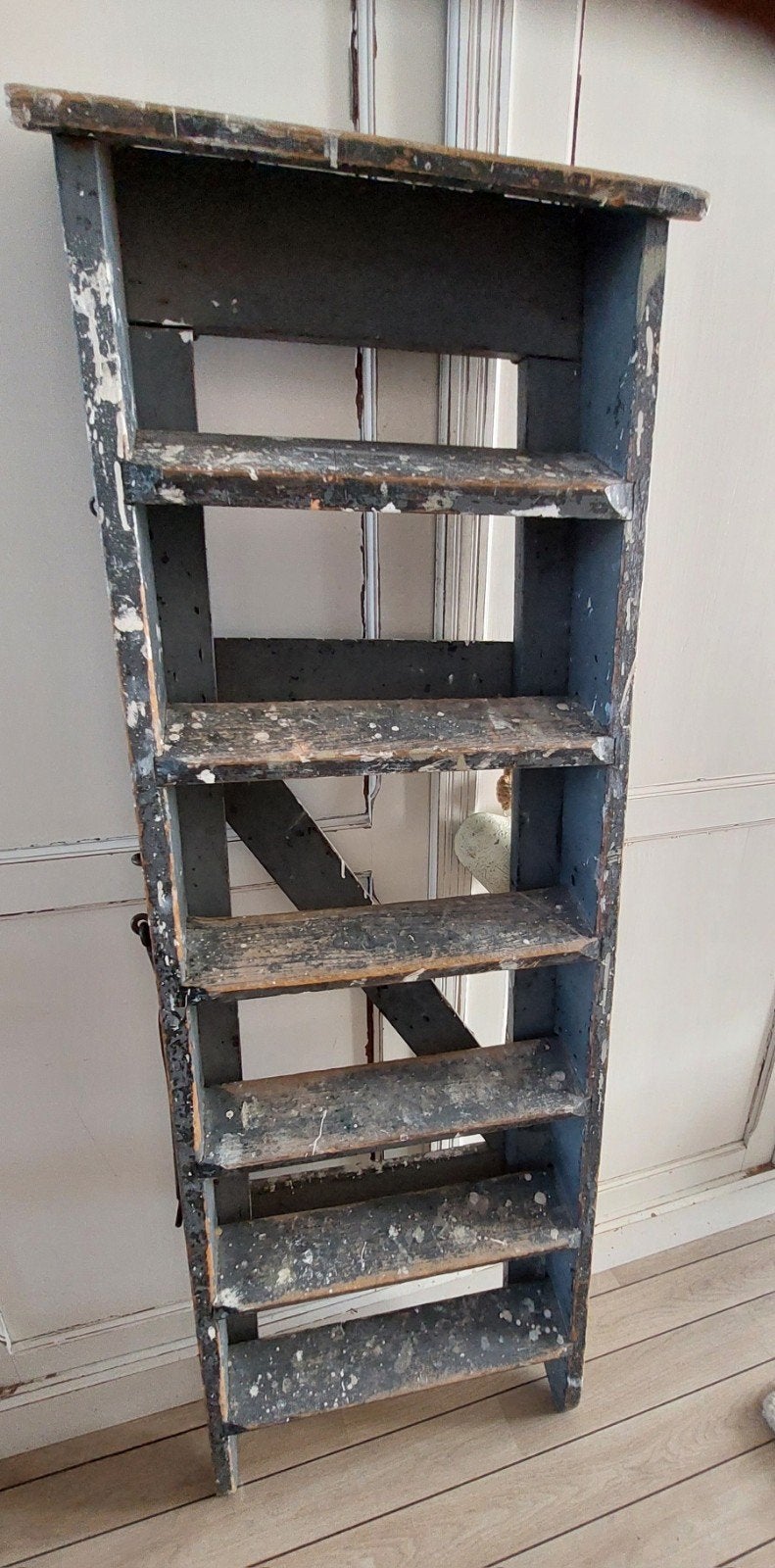 Oude zware schilderstrap met karakteristieke verfspatten, Ophalen