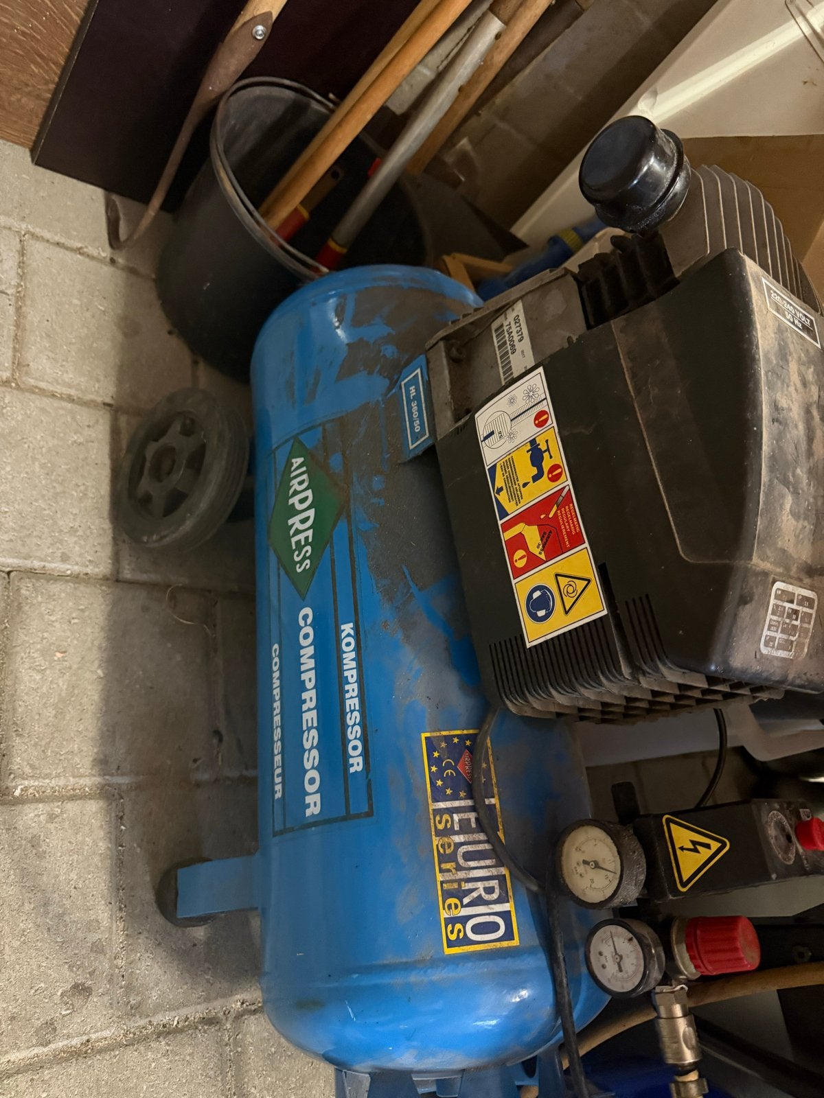 Goed werkende airpress - 50 liter, 8 bar, 231 l/min, Doe-het-zelf en Verbouw, Compressors, Gebruikt, 6 tot 10 bar, Ophalen of Verzenden