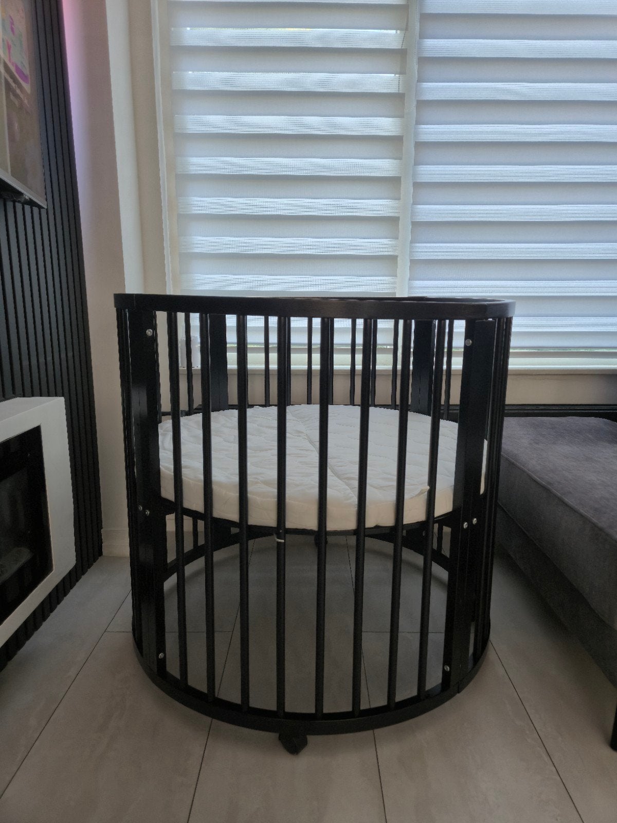 Ronde zwarte babybox compleet met accessoires, Ophalen, Zo goed als nieuw, Rond, In hoogte verstelbaar