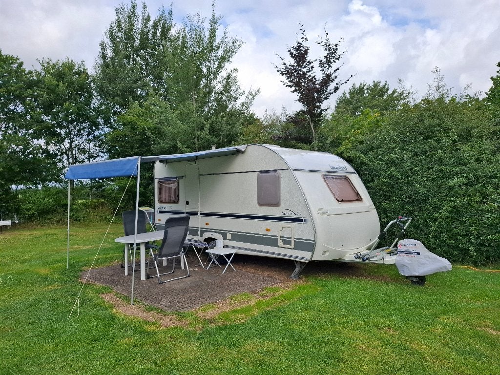 Beyerland 460 FB Vitesse met voortent en luifel uit 2003, Omvormbare zithoek, Rondzit, Particulier, 4 tot 5 meter