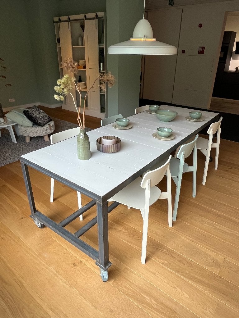 TAFEL Industrieel MOET WEG!!, Ophalen, 50 tot 100 cm, Vijf personen of meer, Industrieel