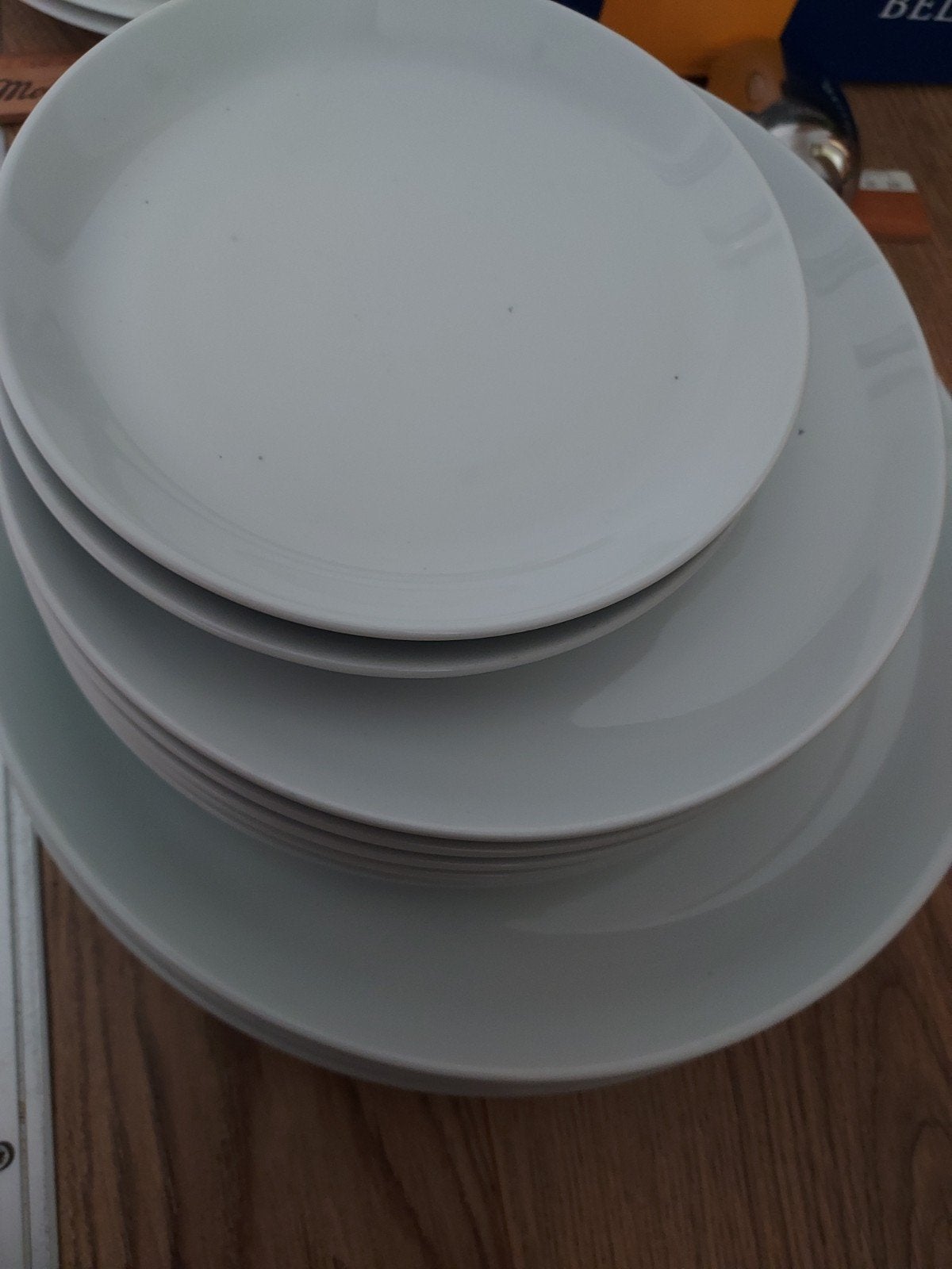witte vivo borden, Huis en Inrichting, Keuken | Servies, Ophalen of Verzenden, Zo goed als nieuw, Bord(en), Modern