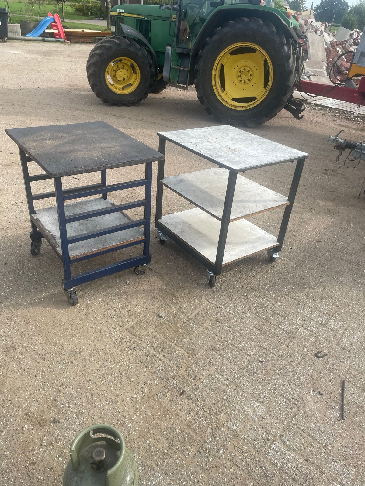 Robuuste Werktafel op Wielen - Ideaal voor Werkplaats, Doe-het-zelf en Verbouw, Ophalen, Gebruikt, 70 tot 120 cm