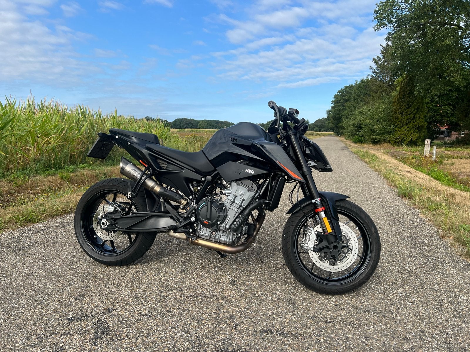 KTM Duke 890R - Full Black met SC Project demper, 2 cilinders, Motorrijbewijs A, Gebruikt, Particulier