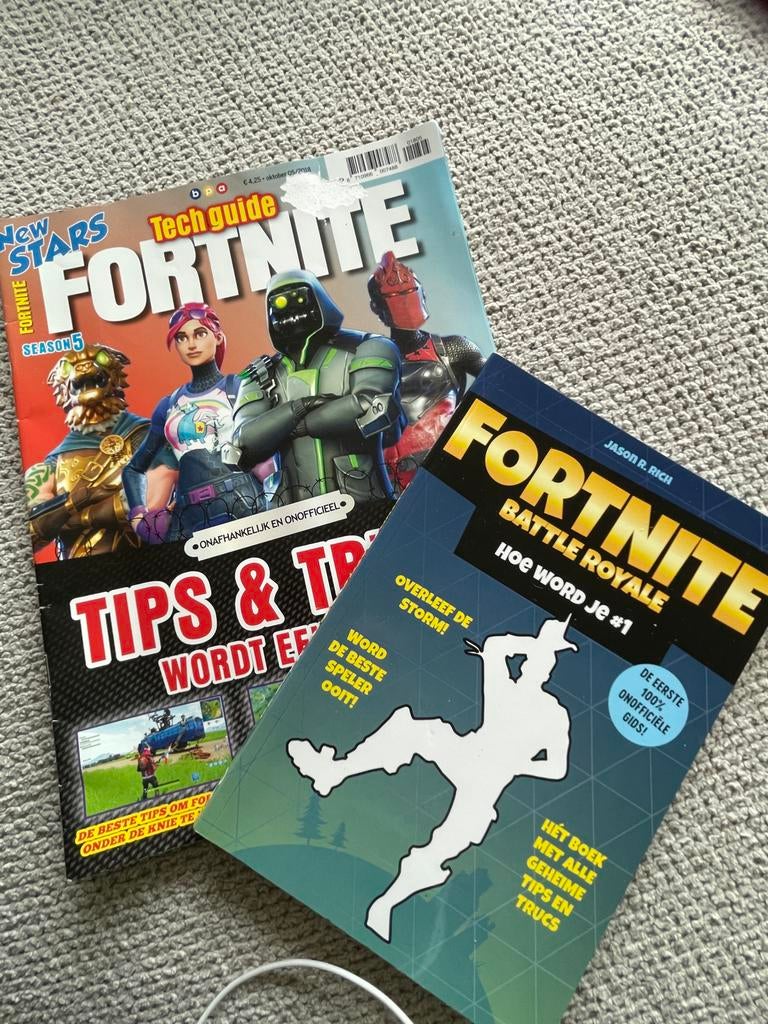 Fortnite Boek en Tijdschrift - Tips & Tricks, Boeken, Tijdschriften en Kranten, Zo goed als nieuw, Overige typen, Ophalen of Verzenden