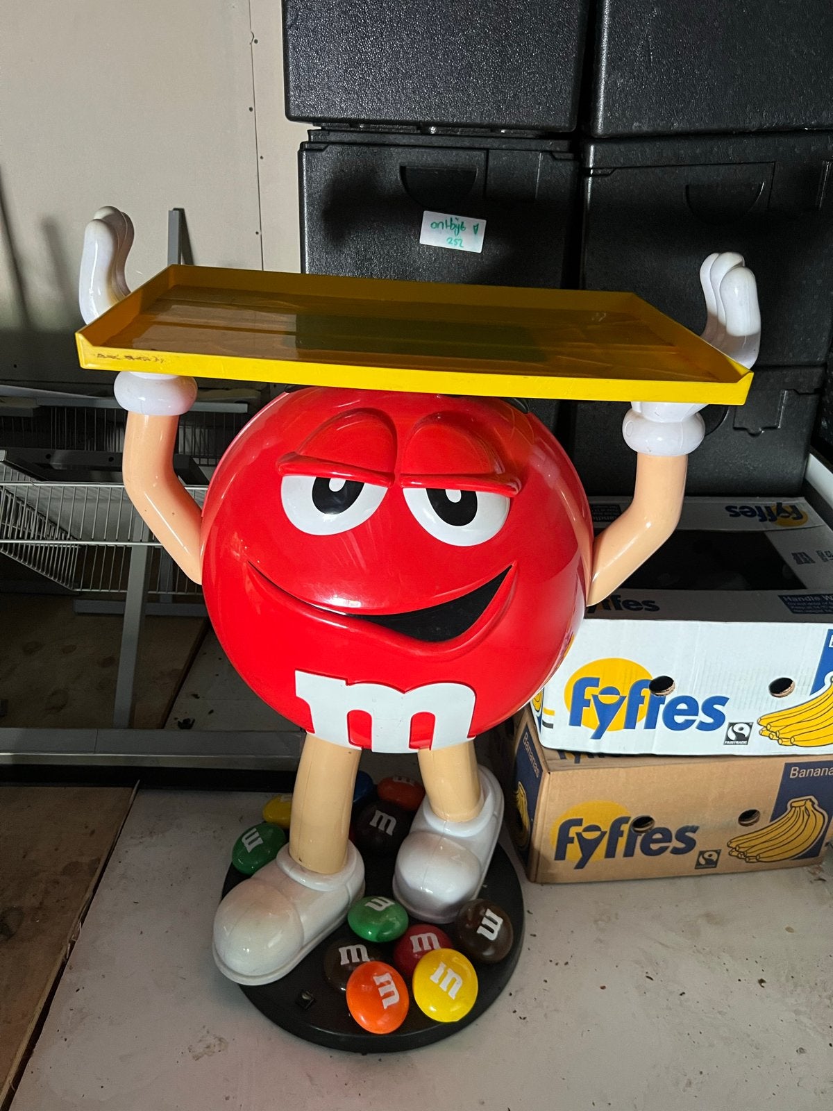M&M's Display Figuur met Dienblad - Uniek Verzamelobject, Ophalen of Verzenden, Gebruikt