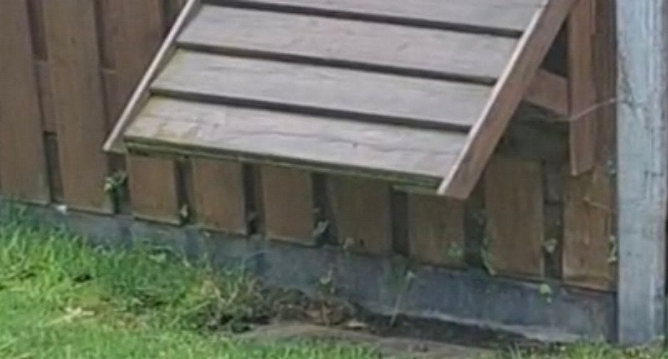 Houten garage/overkapping voor robotmaaier, Ophalen, Gebruikt