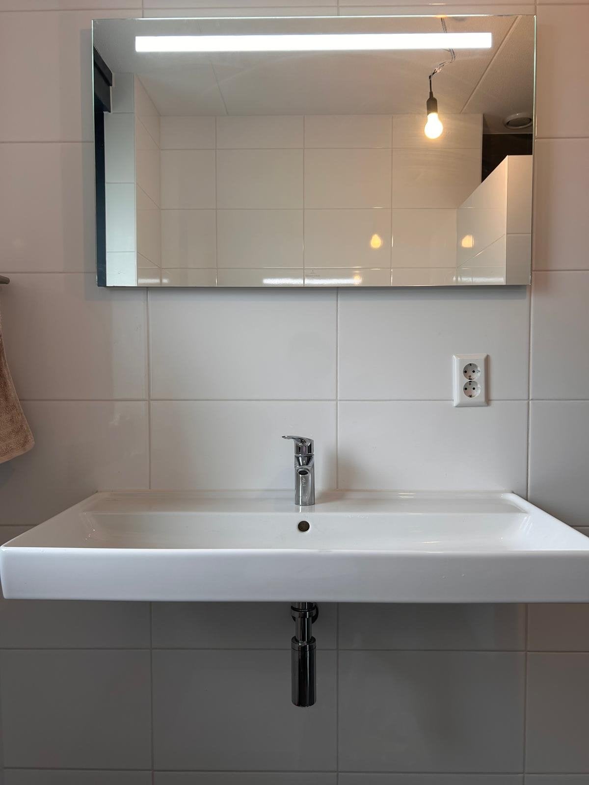 Wastafel en LED spiegel, Ophalen, Zo goed als nieuw, Chroom, Wastafel