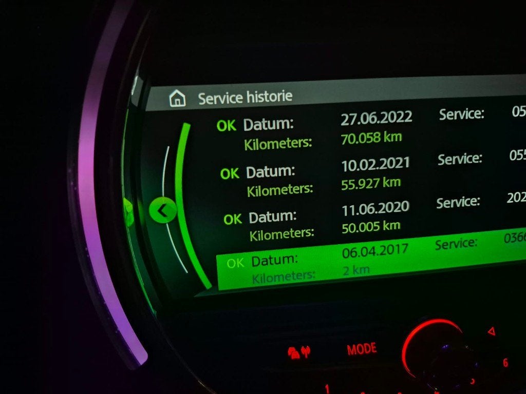 Foto 18 van Mini Countryman 1.5 100KW Cooper AUT 2017 Zwart