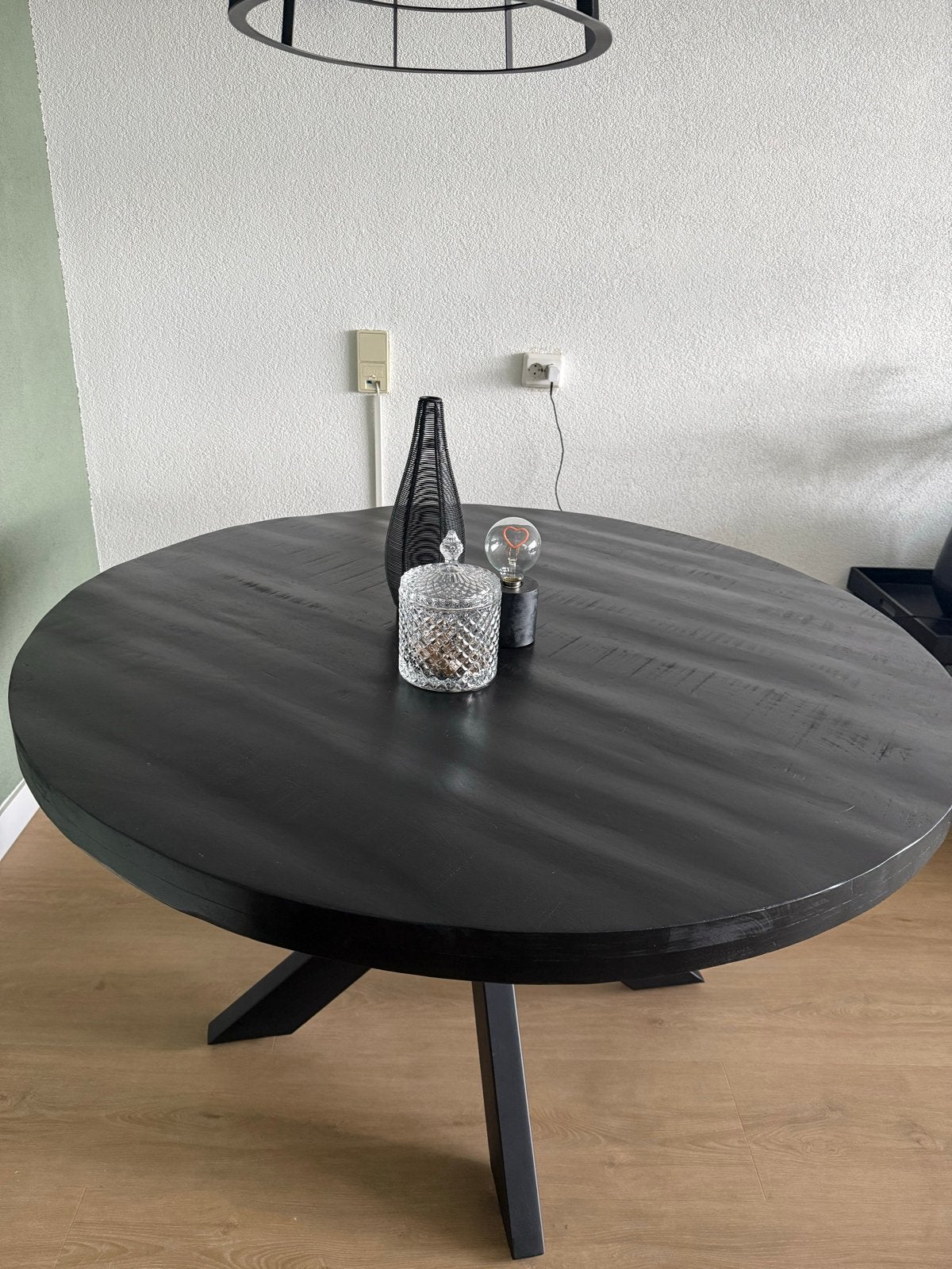 Ronde zwarte eettafel - Zo goed als nieuw, Huis en Inrichting, Tafels | Eettafels, Ophalen, 100 tot 150 cm, Rond, Zo goed als nieuw