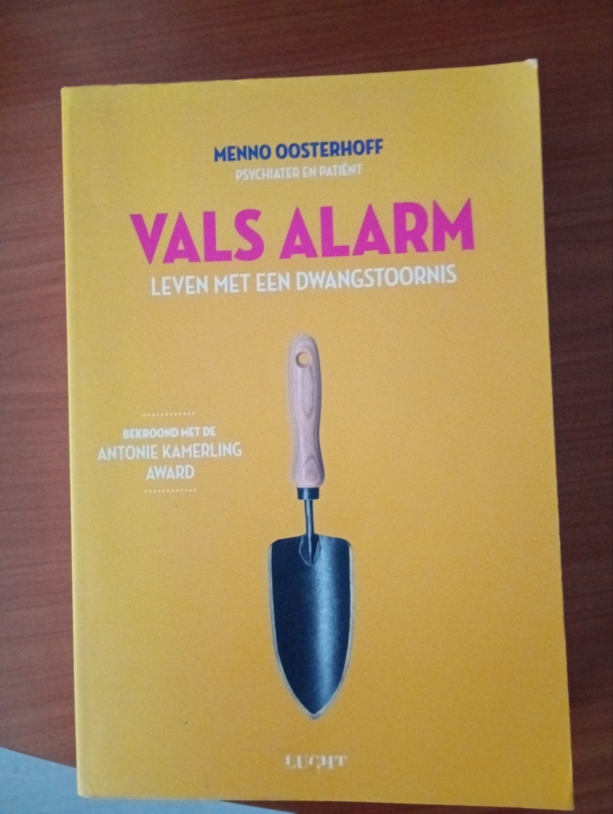 Vals Alarm: Leven met een Dwangstoornis - Menno Oosterhoff, Ophalen of Verzenden, Zo goed als nieuw, Menno Oosterhoff, Wetenschap