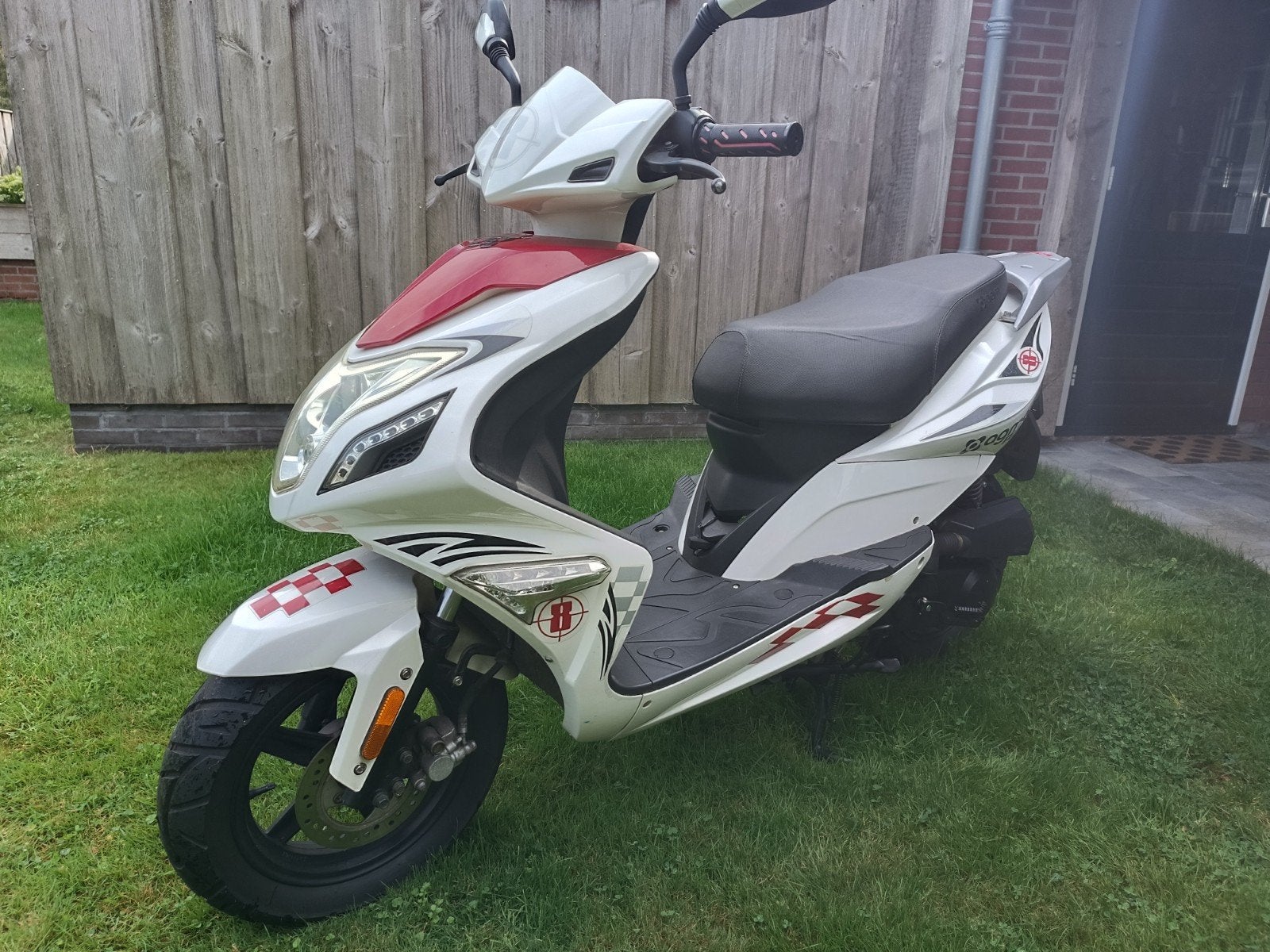 AGM scooter R8 -Wit/Rood -, Ophalen, Gebruikt, Overige typen, Overige merken