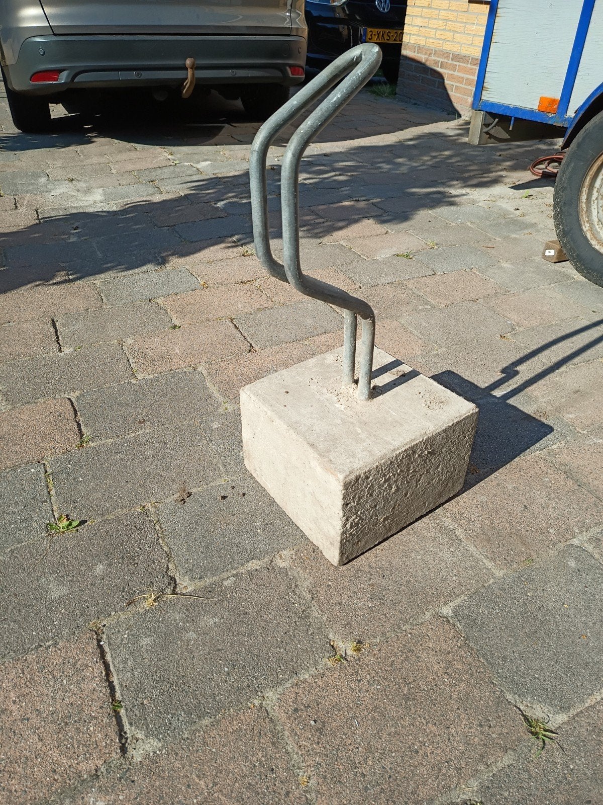 Fietsenrek met betonnen voet, Ophalen, Gebruikt