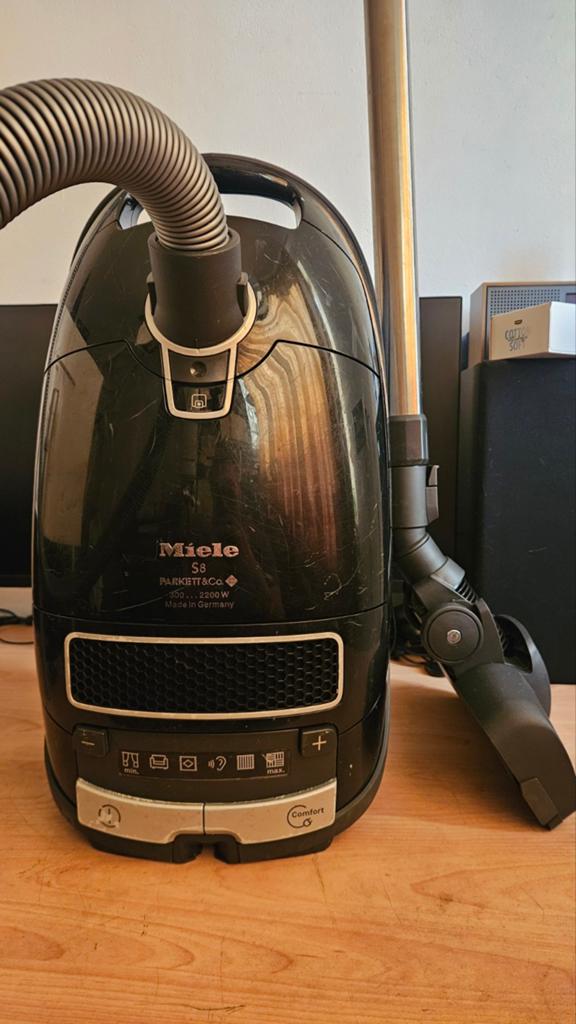 Miele S8 2200W stofzuiger zeer krachtig en perfect werkend, Gebruikt, Ophalen of Verzenden, Miele, 2000 watt of meer