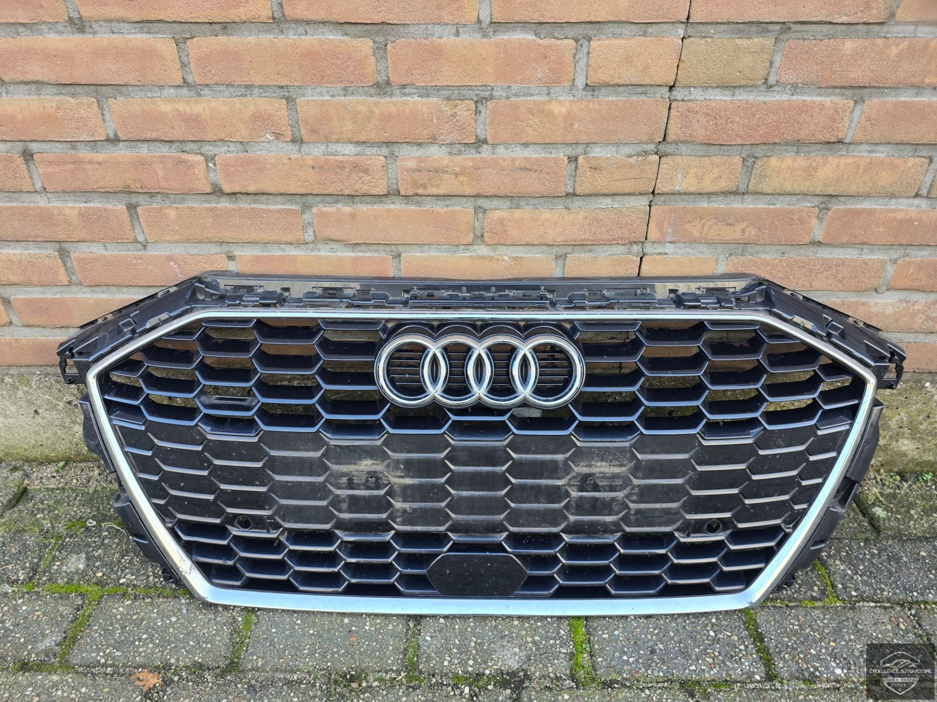 Audi A3 8Y S-Line 2020-2024 Grille Grill 8Y0853651A Originee, Gebruikt, AUDI AG, Auto-Union-Strasse 1
85045  Ingolstadt, DE, Kundenbetreuung@audi.de