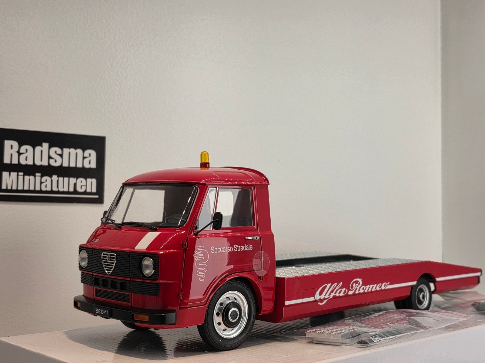 Alfa Romeo A12 / F12 Autotransporter 1:18 Mitica
€ 139,00, Auto, Nieuw, Ophalen of Verzenden, Mitica