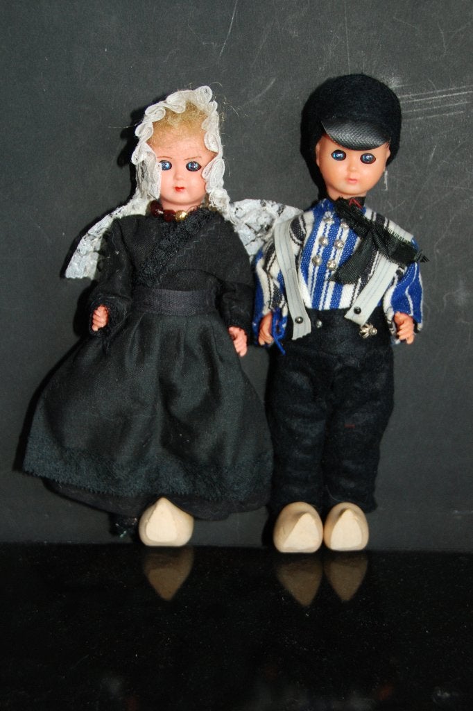 Twee Hollandse Klederdracht poppen, Verzamelen, Verzenden, Gebruikt, Pop