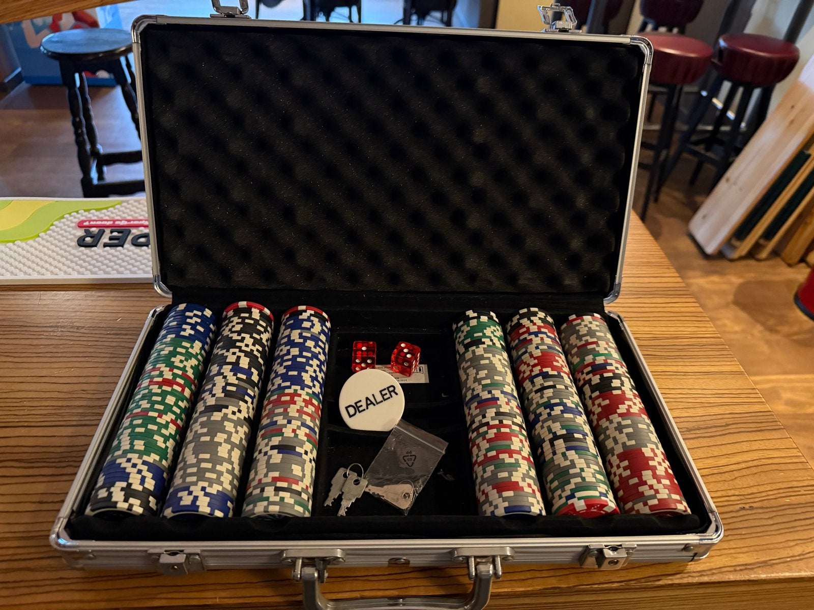 Pokerset in aluminium koffer met chips, Drie of vier spelers, Ophalen of Verzenden, Gebruikt