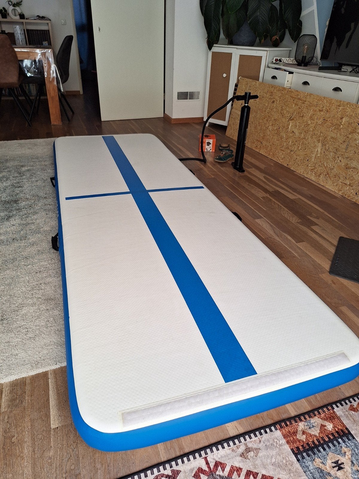REACT Opblaasbare Airtrek met pomp - 3m x 1m x 10cm, Sport en Fitness, Turnen, Ophalen