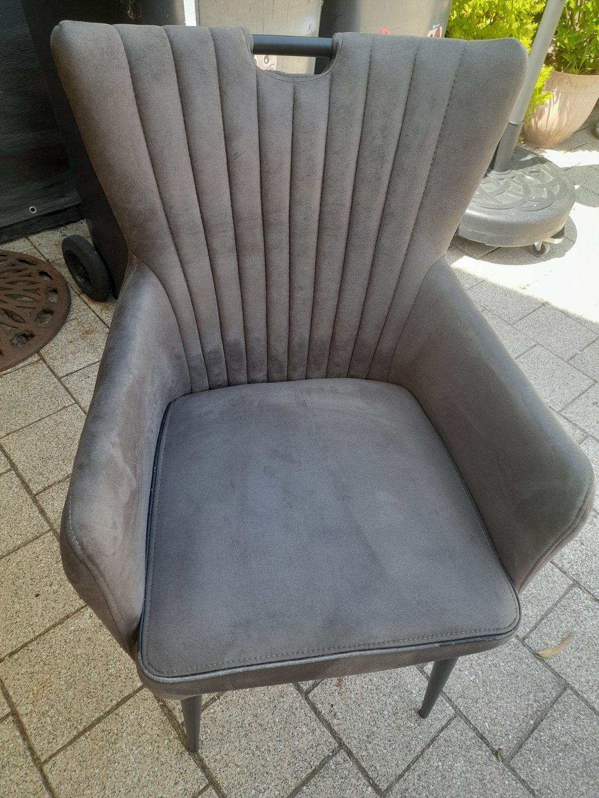 te koop gevraagd 2 eetkamerstoelen kleur grijs, Ophalen, 50 tot 75 cm