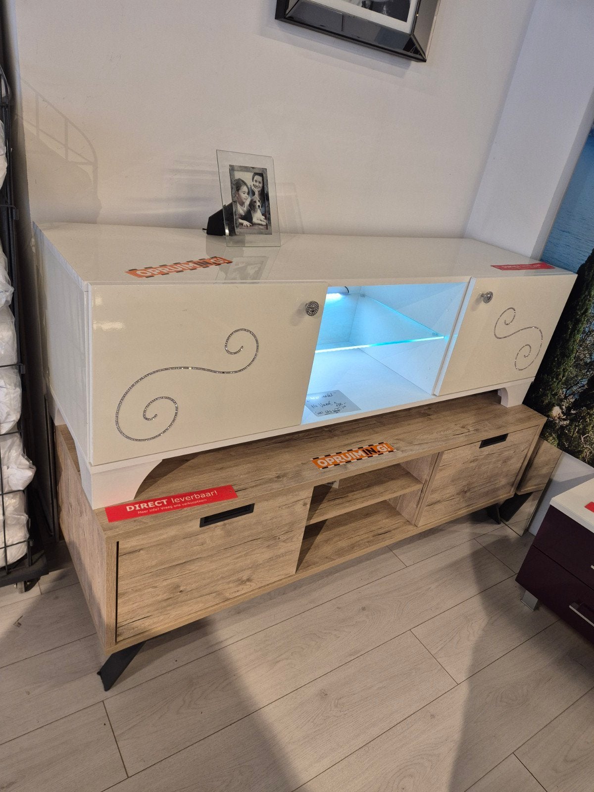 Hoogglans wit en eikenlook tv-meubel op - op Nu voor €100, Ophalen, 100 tot 150 cm, Nieuw, Minder dan 100 cm