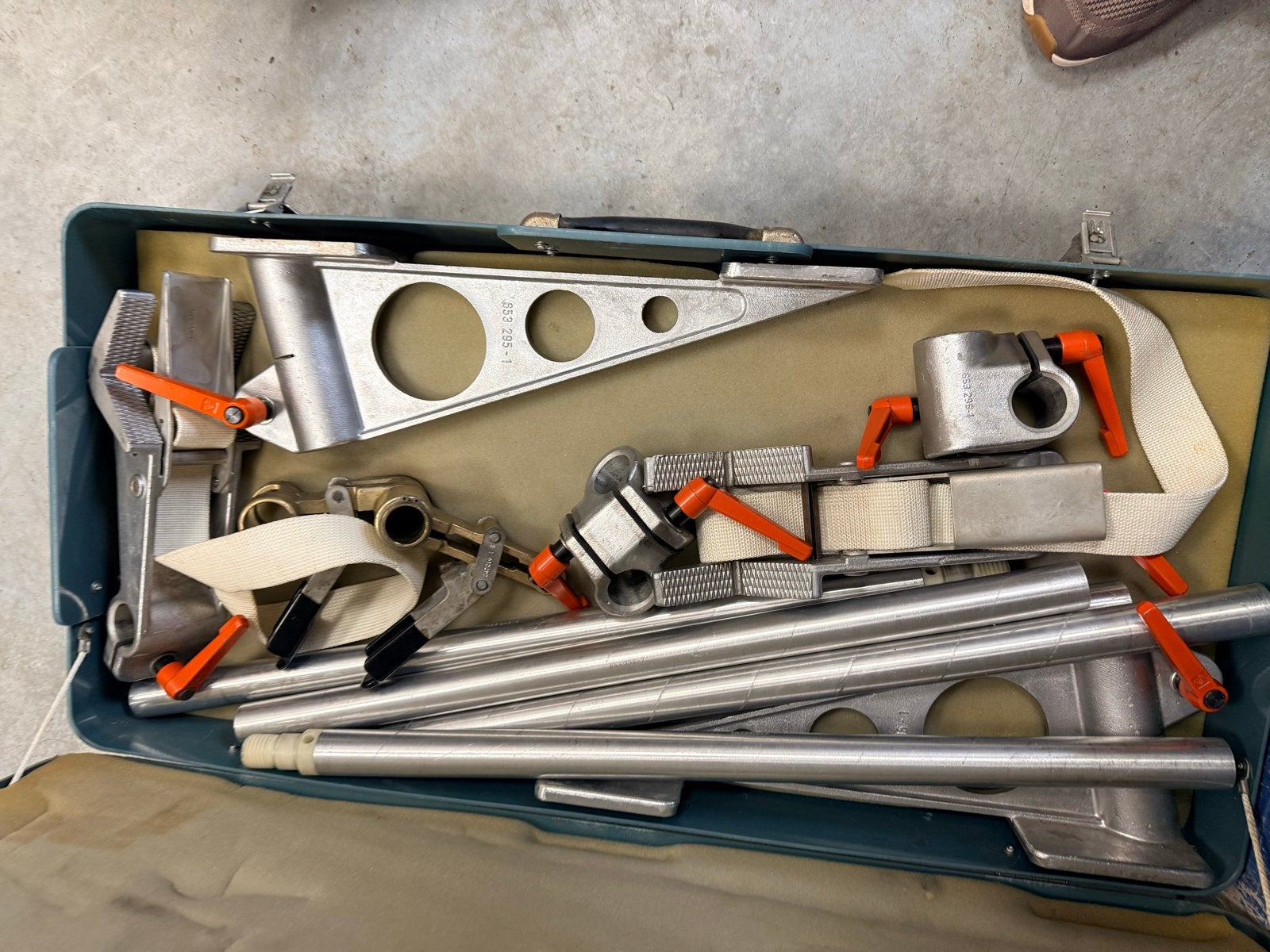 Holmatro Stabilisatieset (Stutset) voor Hulpverlening, Ophalen