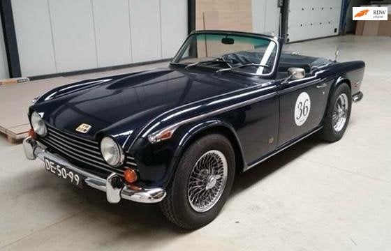 Triumph TR 250 UNIEK | FULL BODY OFF RESTAURATIE |, Auto's, Triumph, Lederen bekleding, Gebruikt, Overige carrosserieën, Blauw