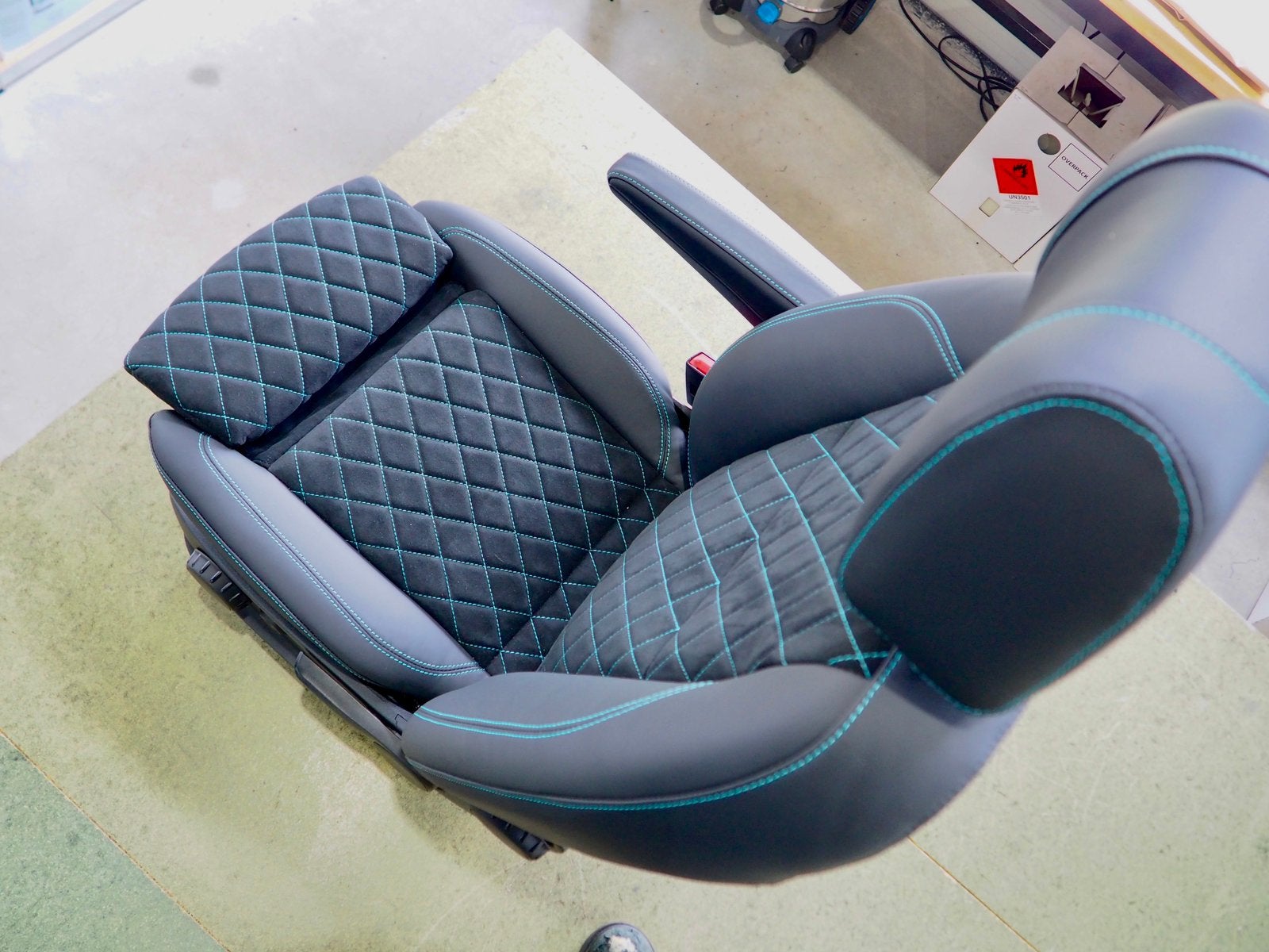 Specialist in custom bekleding, Ophalen of Verzenden