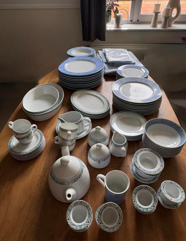 Arzberg servies zeer compleet incl damast, Ophalen